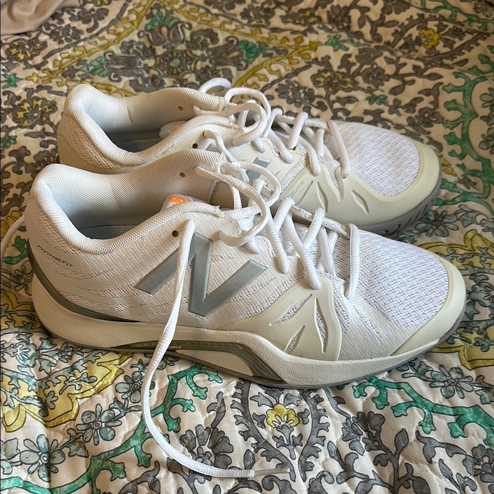 Never worn New Balance tennis shoes